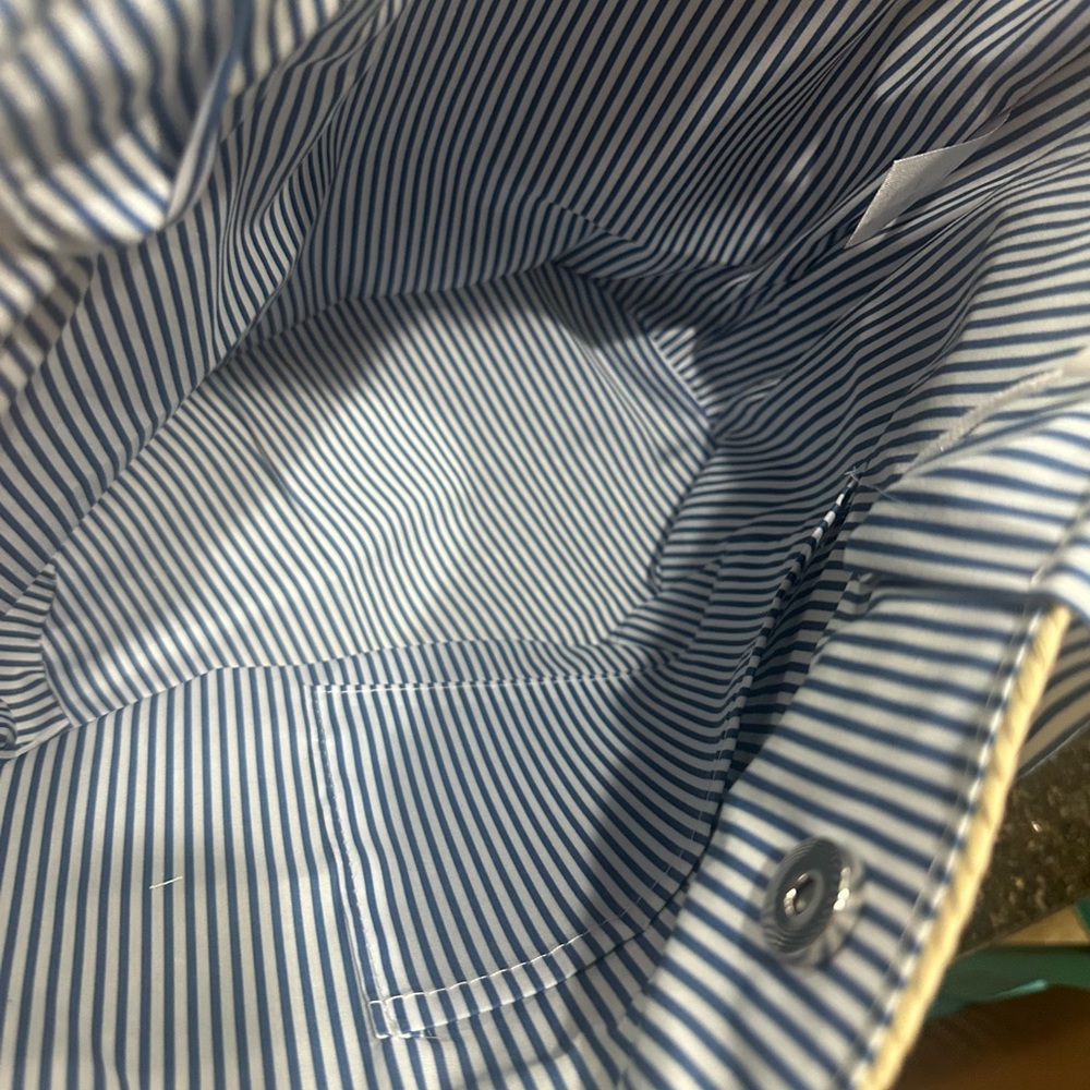 Straw tote bag with striped fabric interior and handles. - Picture 2 of 4